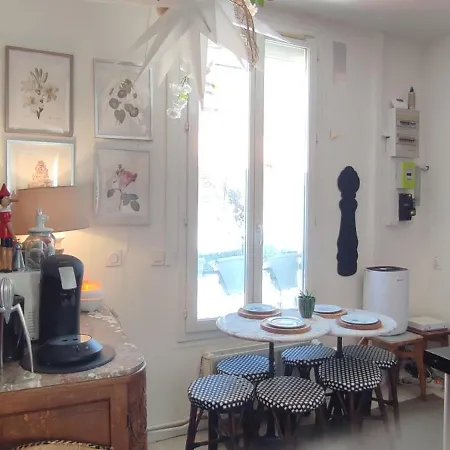 Проживание в семье Paris Authentic House Metro Line 14 Station Hopital Bicetre, Rer B Gentilly Ле-Кримлен-Бисетр