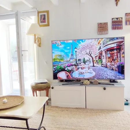 Проживание в семье Paris Authentic House Metro Line 14 Station Hopital Bicetre, Rer B Gentilly *